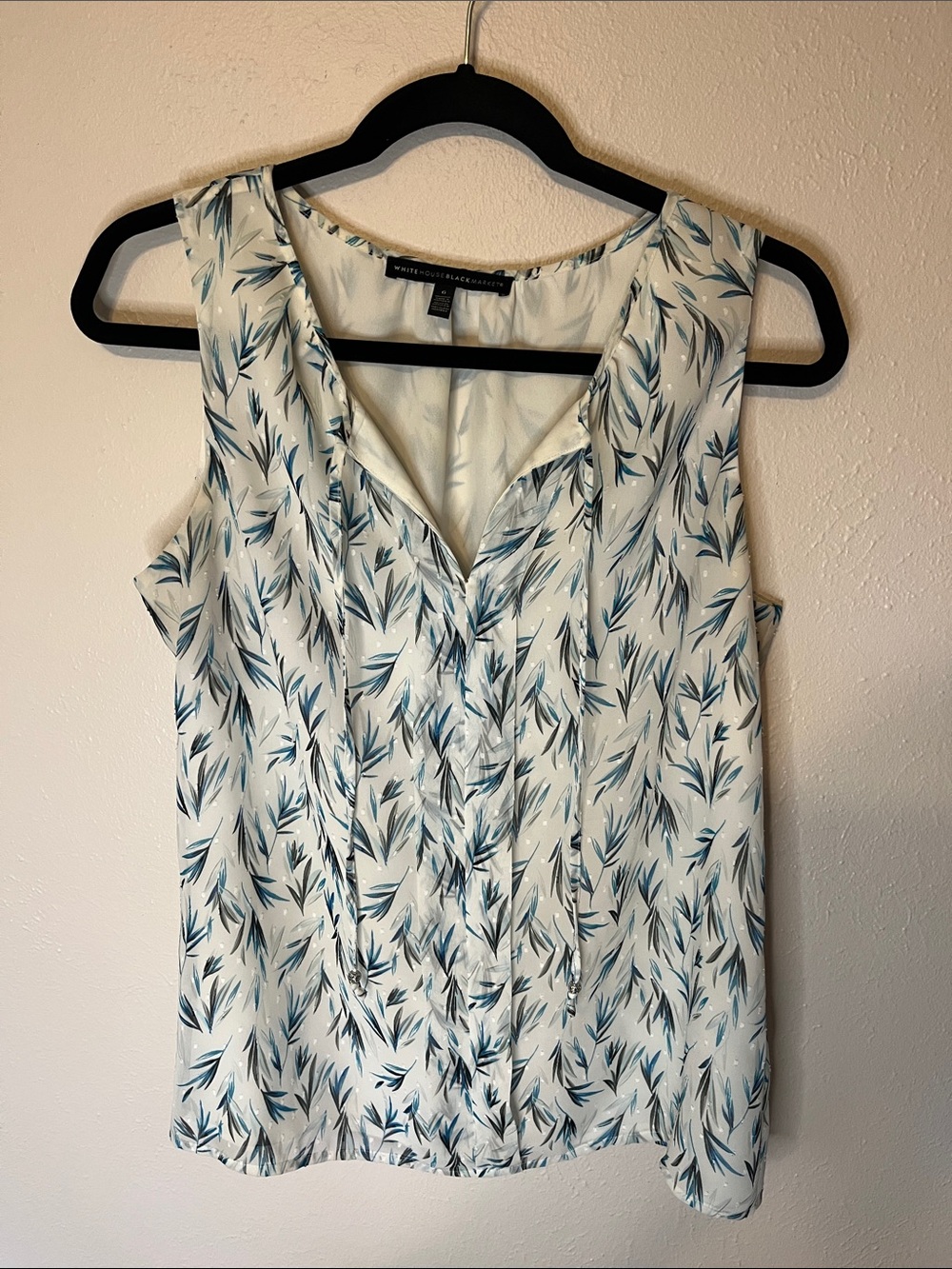 White House Black Market White & Blue Printed Sleeveless Camisole